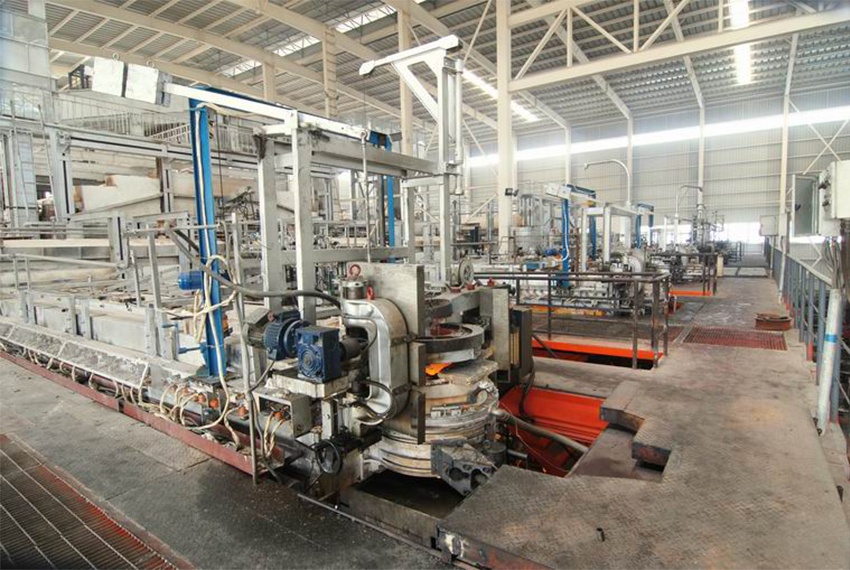 THE TECHNOLOGICAL PROCESS OF GLASS BOTTLES’PRODUCTION - Zibo Creative ...